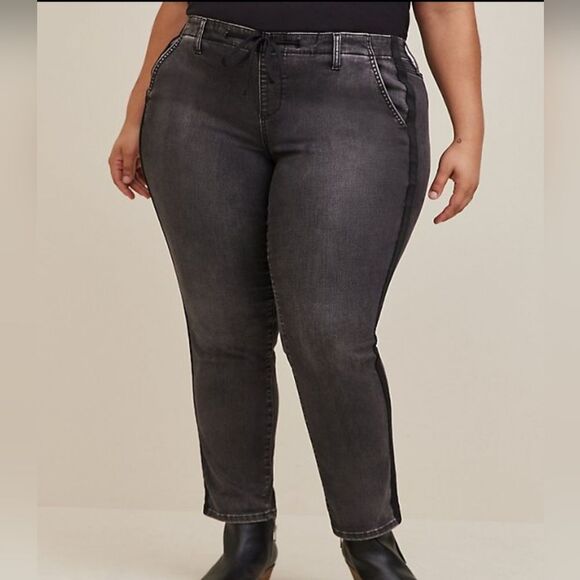 New Torrid Super Soft Pull On Boyfriend Joggee Jeans Side Stripe Distres… - Picture 1 of 8